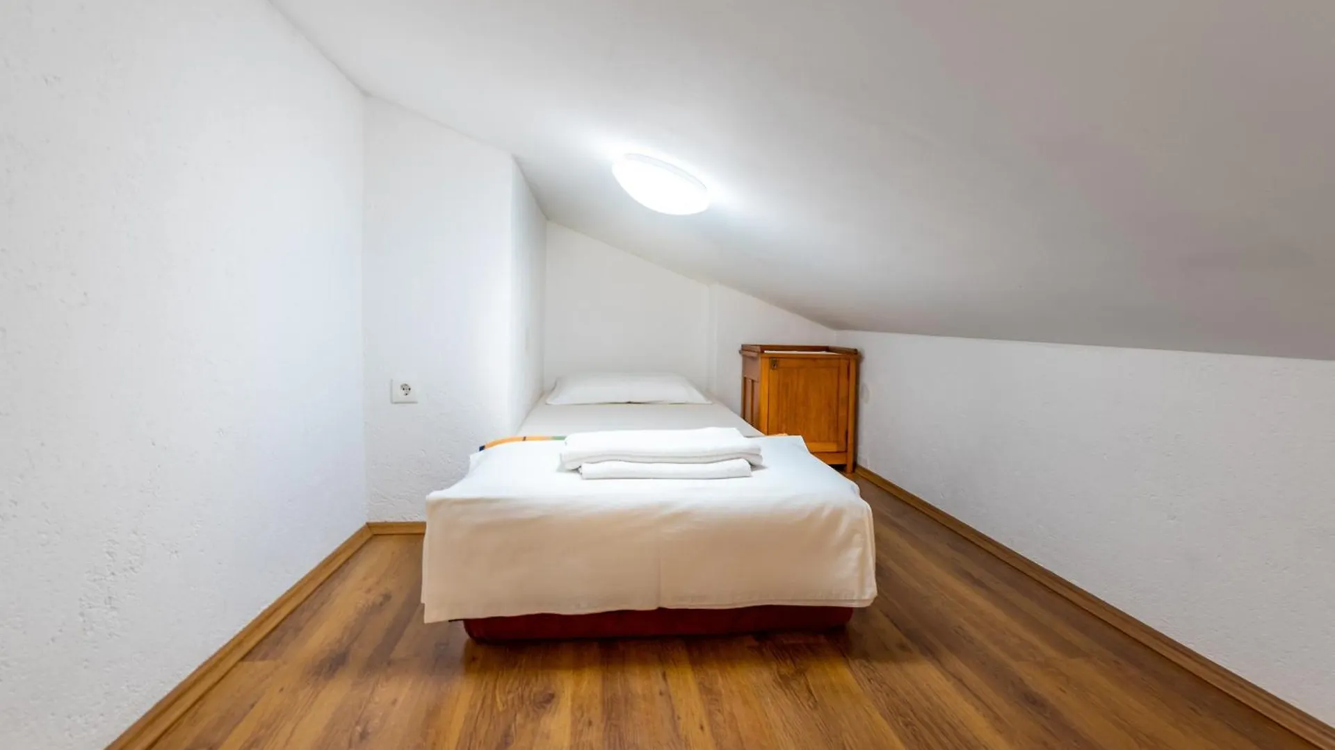 Apartments Romanse Baska  באסקה