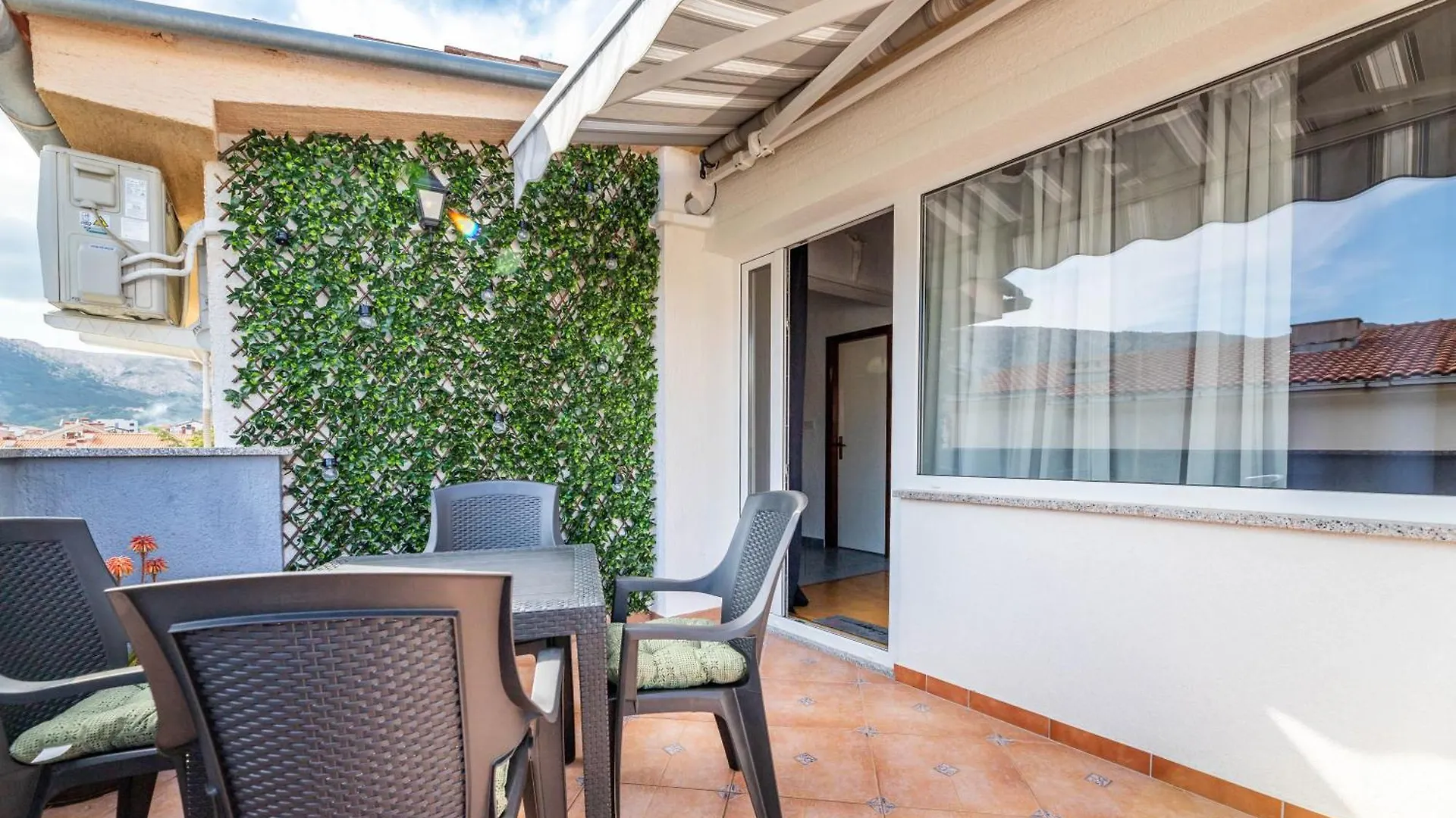 Apartments Romanse Baska