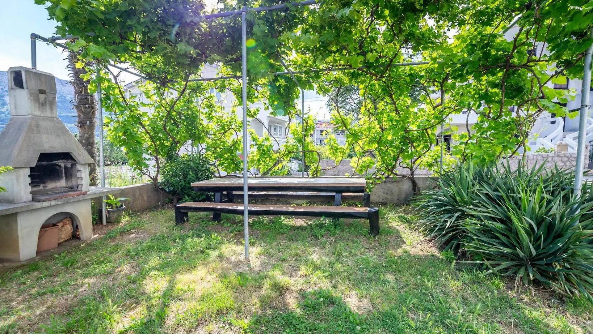 Apartments Romanse Baska 0*, באסקה